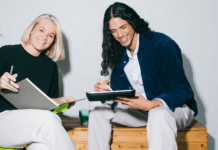 المخرج في العمل الفني: القيادة والإبداع